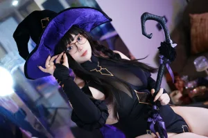 《毛毛帽 NO.009 – 魔女之夜》｜一只毛毛帽 · 105张写真、2 个视频