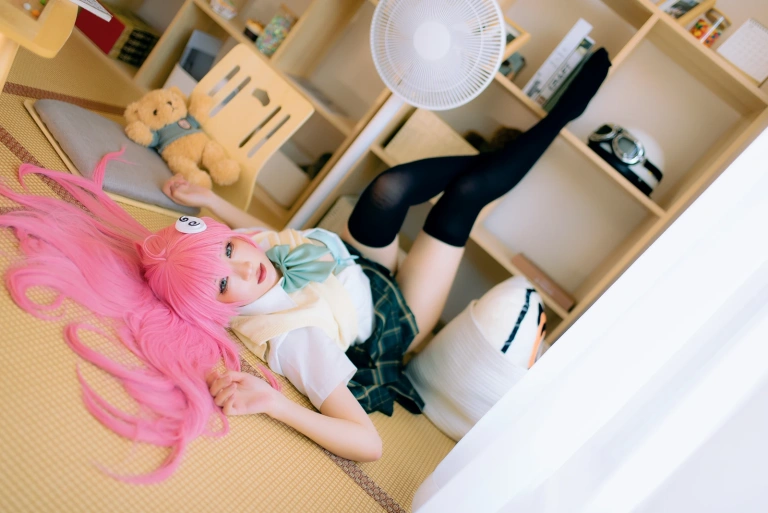 《校服》｜瓦斯塔亚小龙虾 · 17张写真