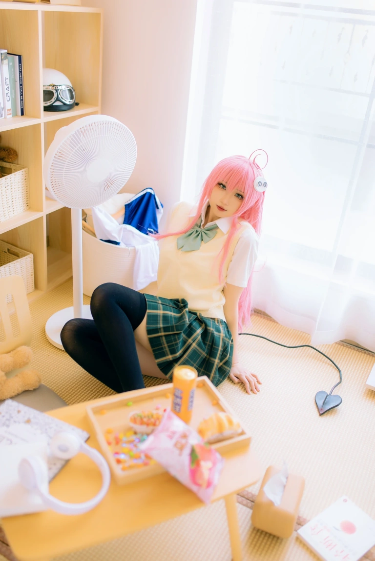 《校服》｜瓦斯塔亚小龙虾 · 17张写真