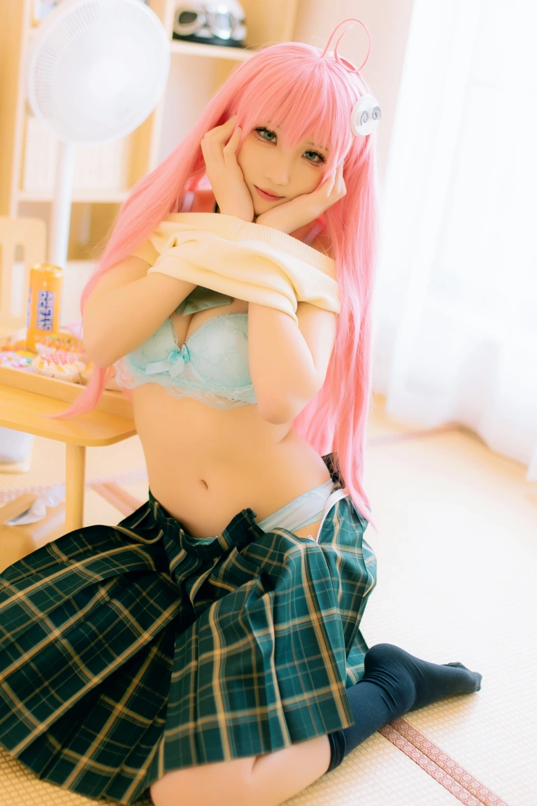 《校服》｜瓦斯塔亚小龙虾 · 17张写真
