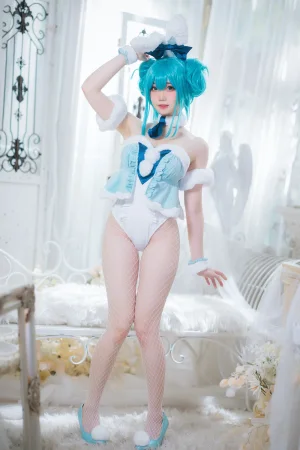 《初音兔女郎》｜焖焖碳 · 20张写真