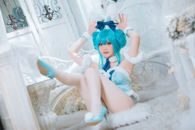 《初音兔女郎》｜焖焖碳 · 20张写真