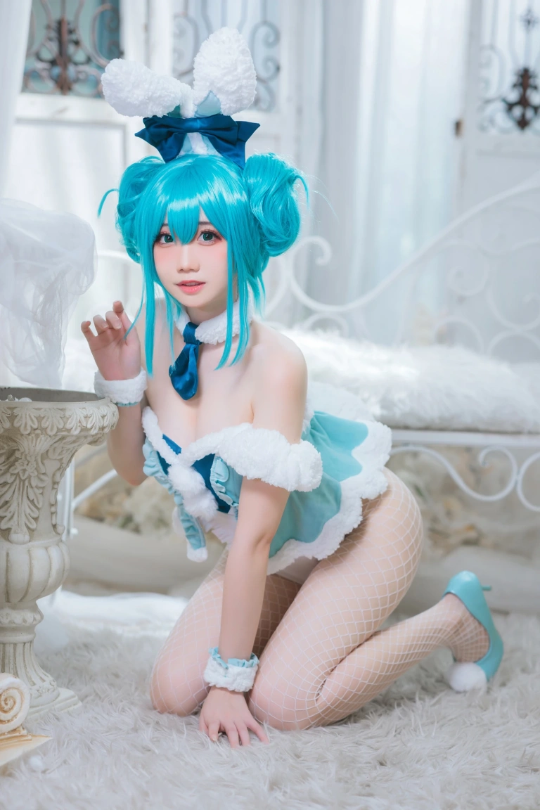 《初音兔女郎》｜焖焖碳 · 20张写真