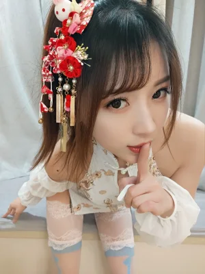 《白色蕾丝长筒》｜小女巫露娜 · 38张写真