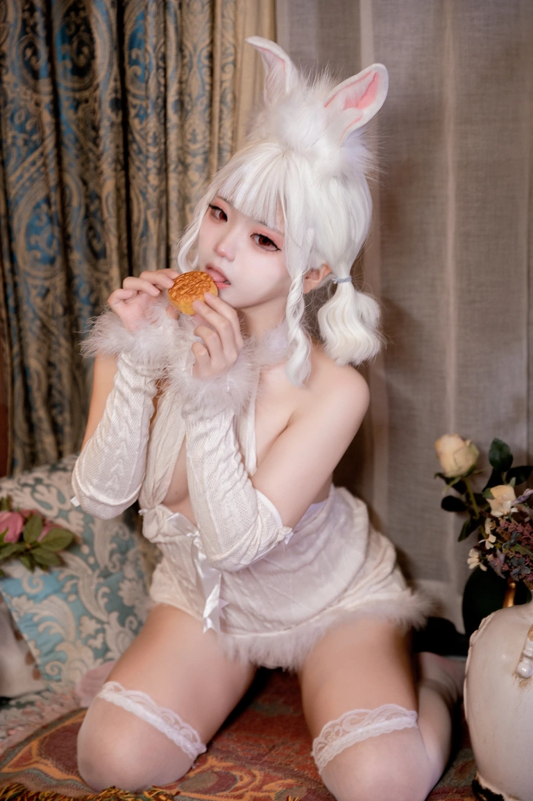 《中秋礼物》｜伊喵君 · 80张写真、2 个视频