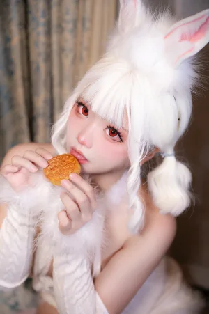 《中秋礼物》｜伊喵君 · 80张写真、2 个视频