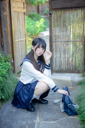 《真面目な委員長》｜雫しずく · 89张写真