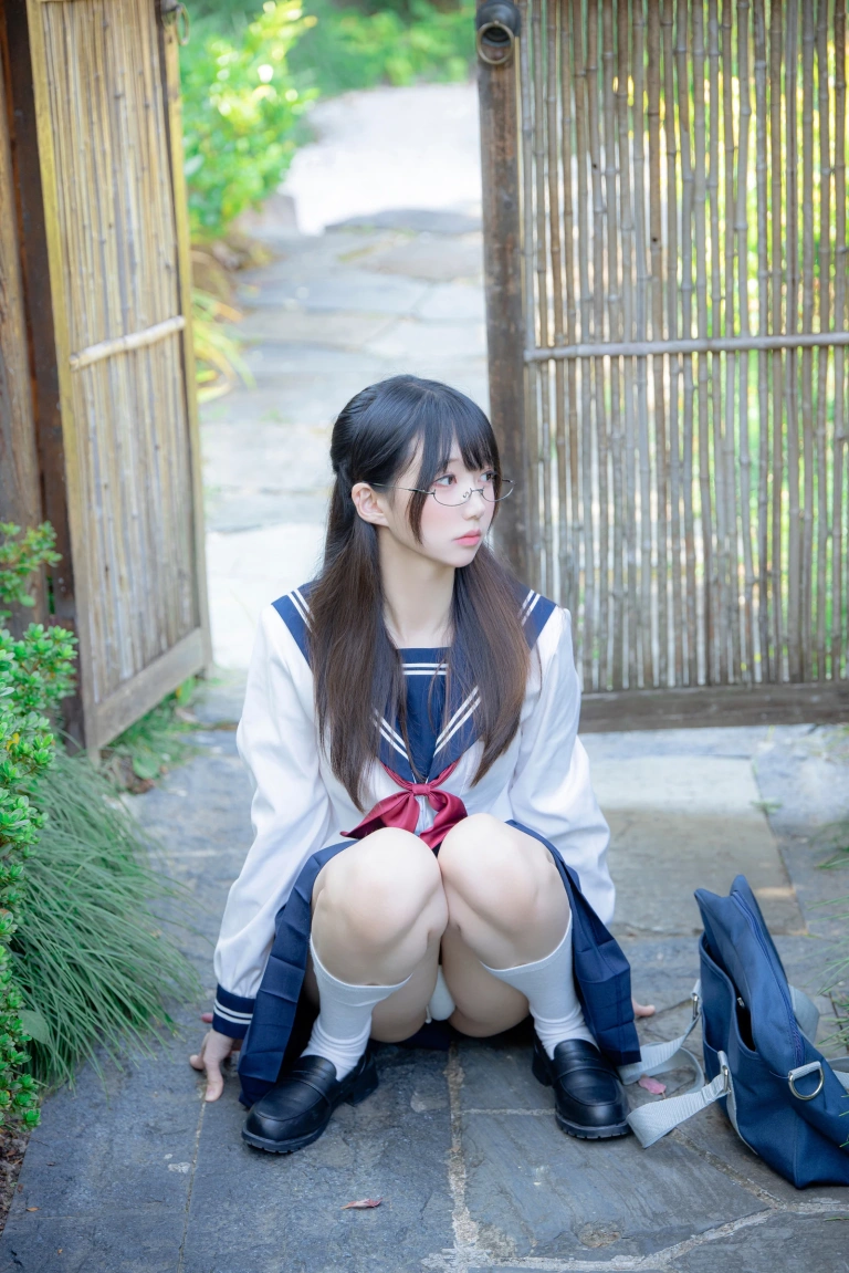 《真面目な委員長》｜雫しずく · 89张写真