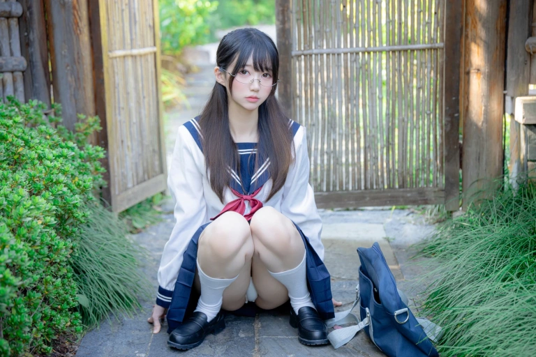 《真面目な委員長》｜雫しずく · 89张写真