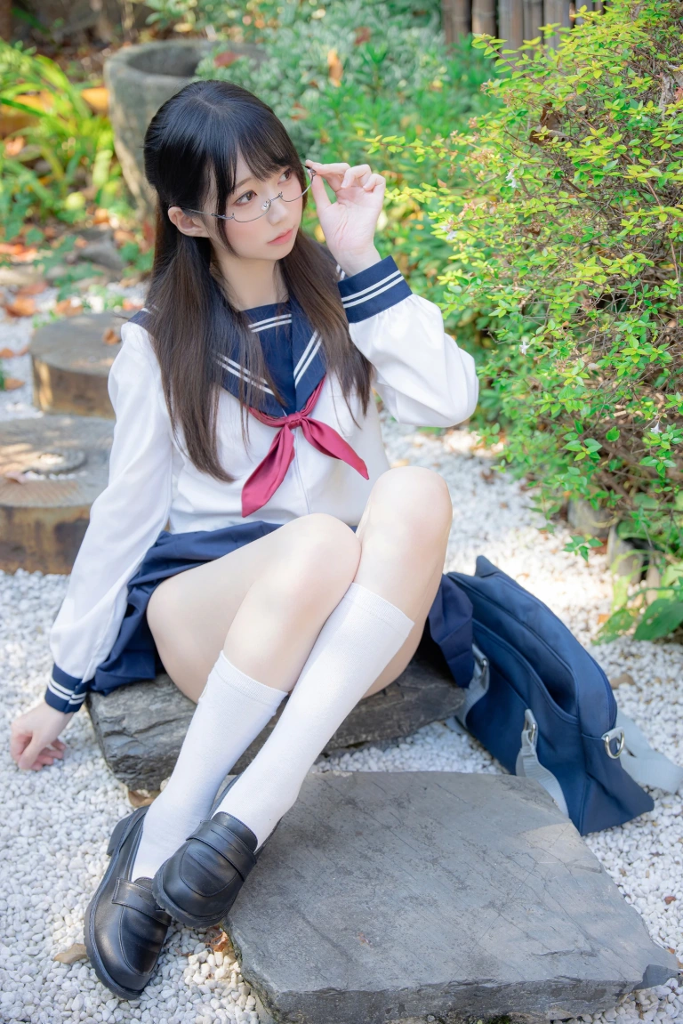 《真面目な委員長》｜雫しずく · 89张写真