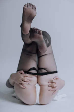 《黑丝jk》｜七月喵子 · 31张写真