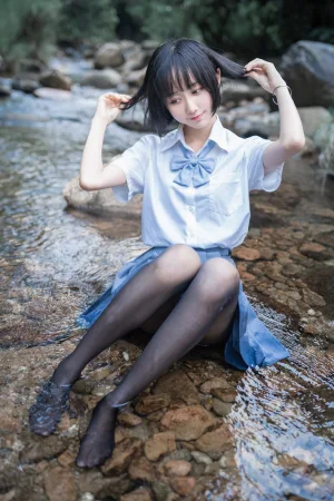 《水色溪边JK制服》｜木棉棉 · 51张写真