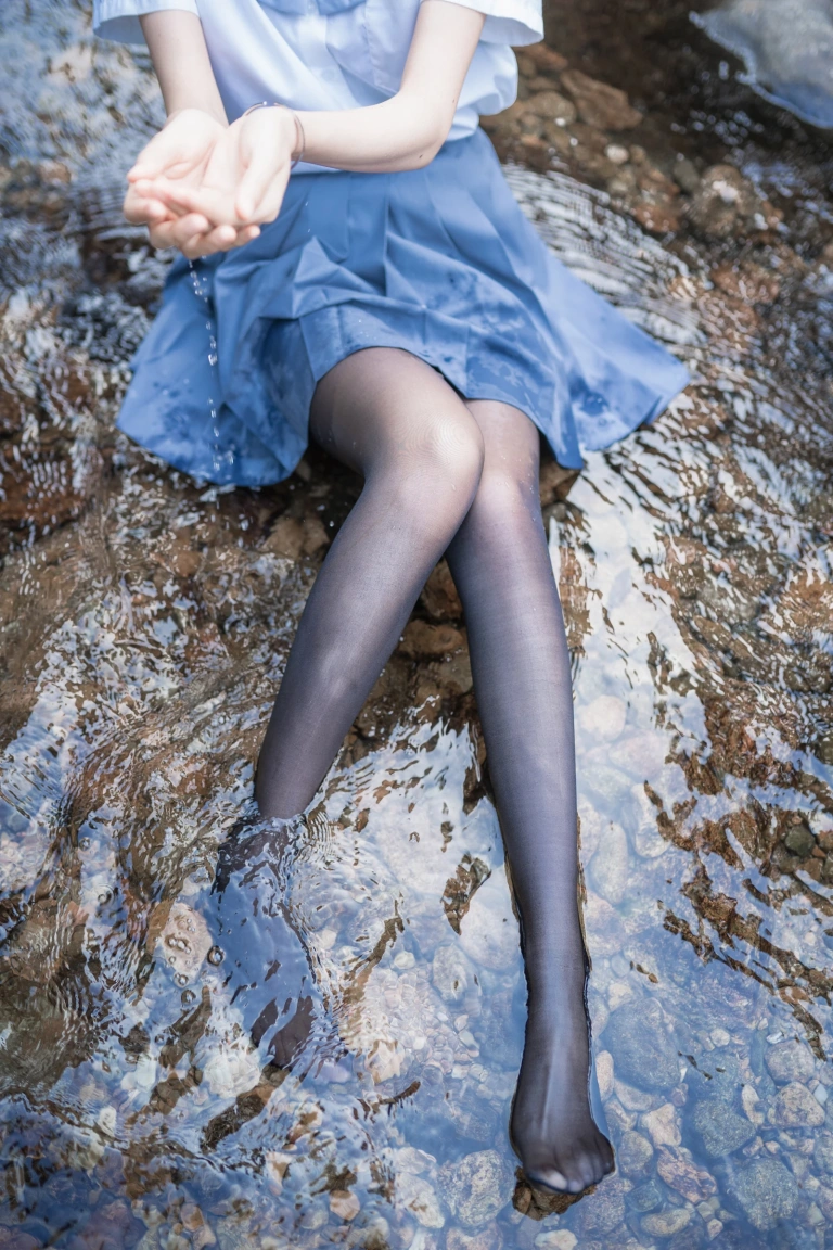 《水色溪边JK制服》｜木棉棉 · 51张写真