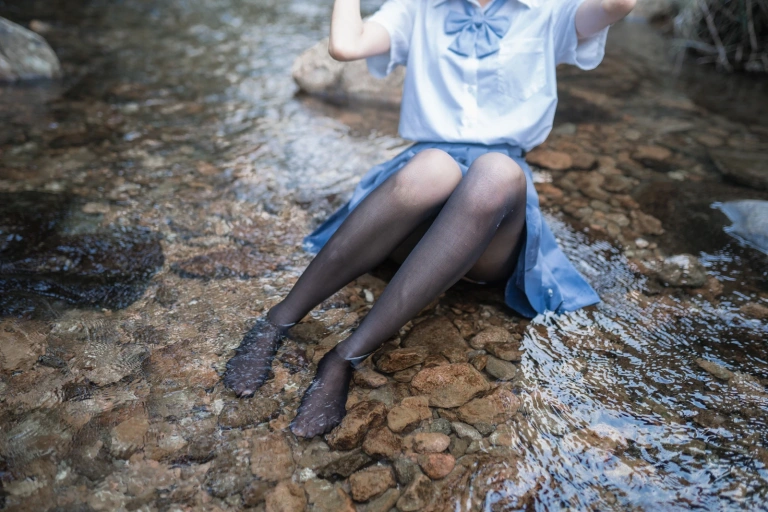 《水色溪边JK制服》｜木棉棉 · 51张写真