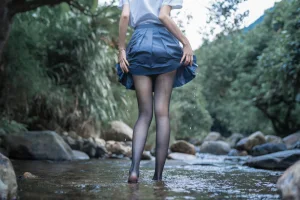 《水色溪边JK制服》｜木棉棉 · 51张写真