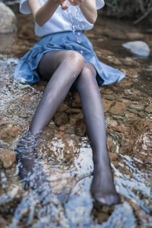 《水色溪边JK制服》｜木棉棉 · 51张写真