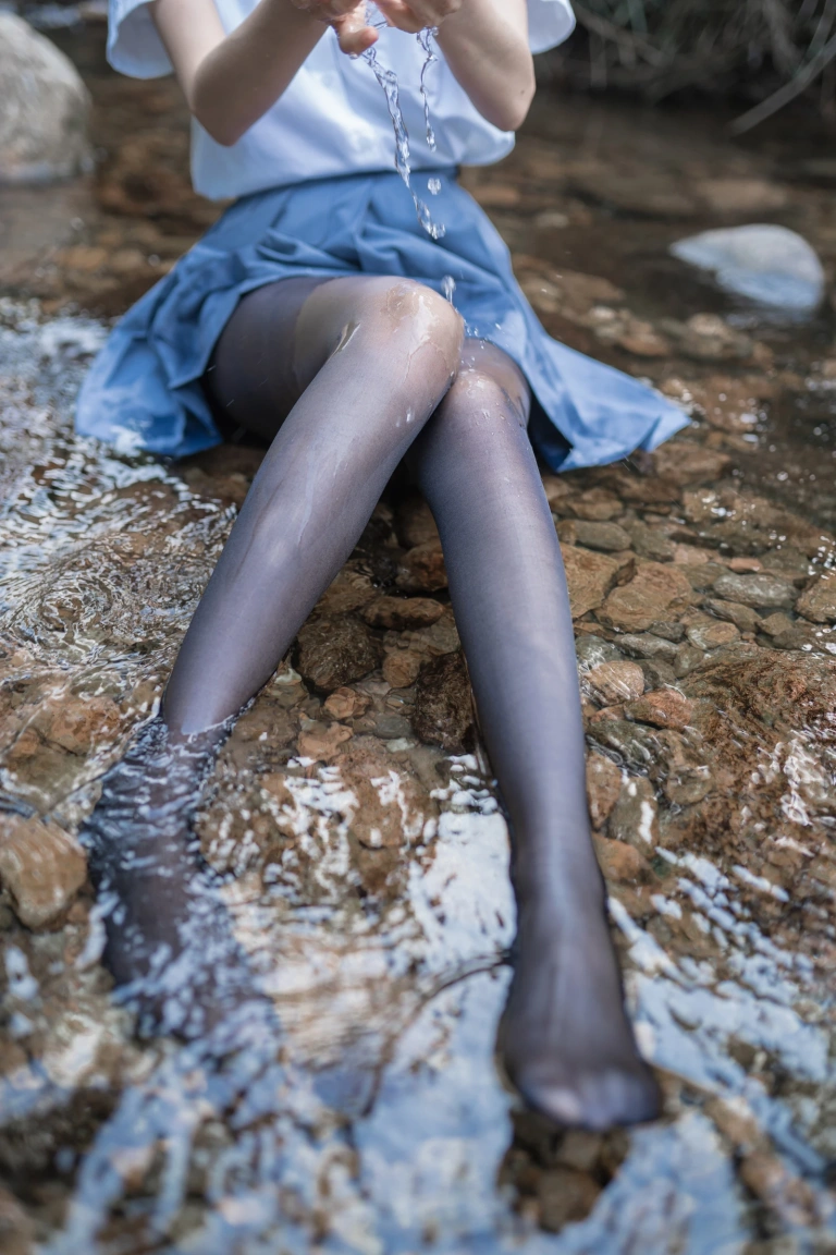 《水色溪边JK制服》｜木棉棉 · 51张写真