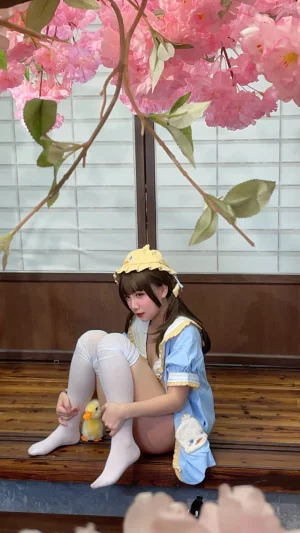 《鸭鸭幼稚园》｜小和甜酒 · 170张写真、2 个视频