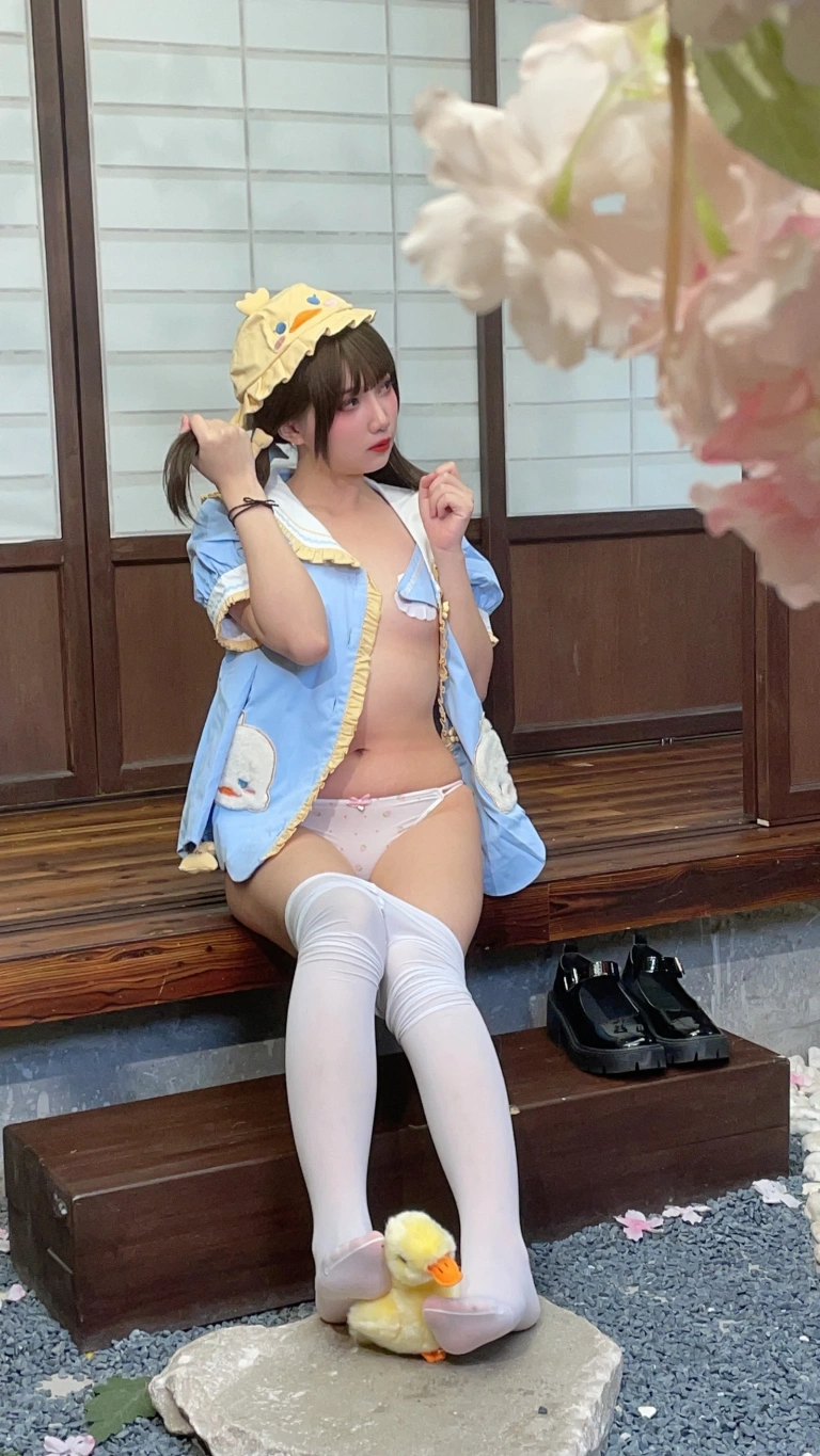 《鸭鸭幼稚园》｜小和甜酒 · 170张写真、2 个视频