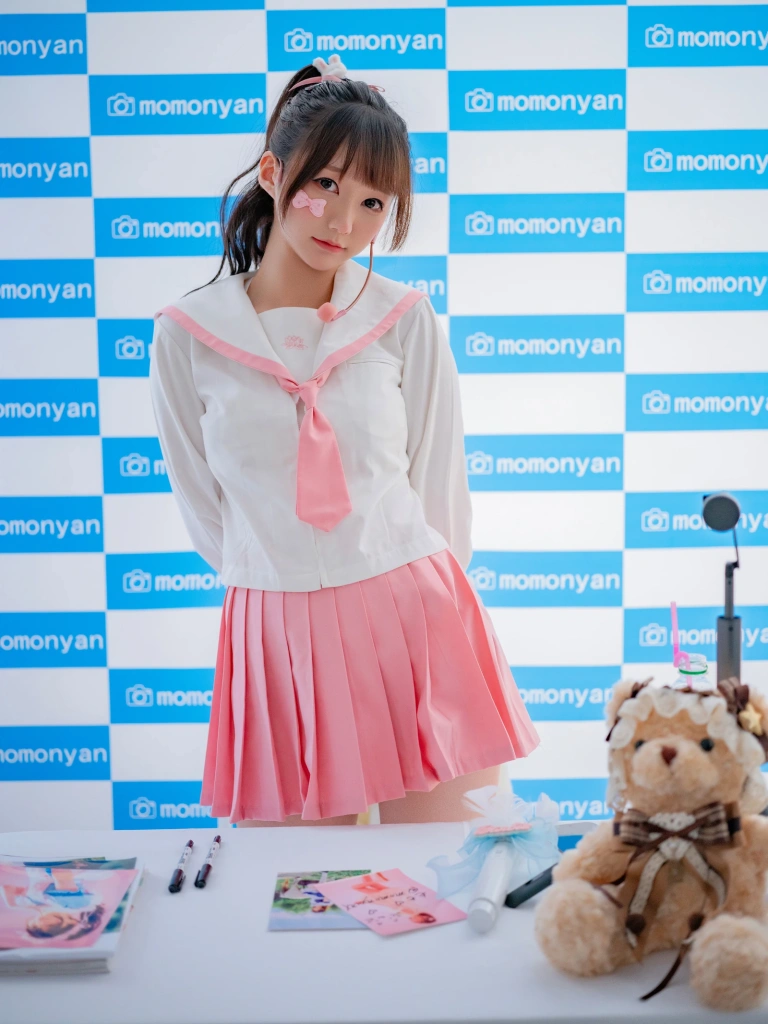 《ビキニアイドルのサイン会》｜雫しずく · 183张写真