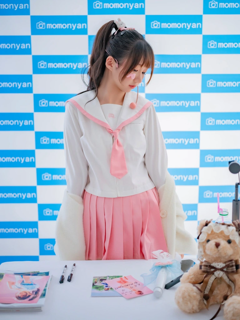 《ビキニアイドルのサイン会》｜雫しずく · 183张写真