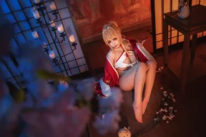 《碧蓝航线 新春光荣》｜贞子蜜桃 · 32张写真