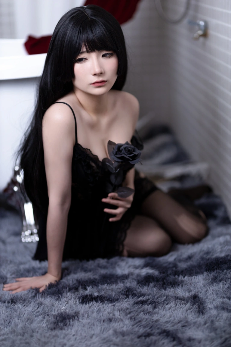 《黑玫瑰》｜是三不是世 · 40张写真