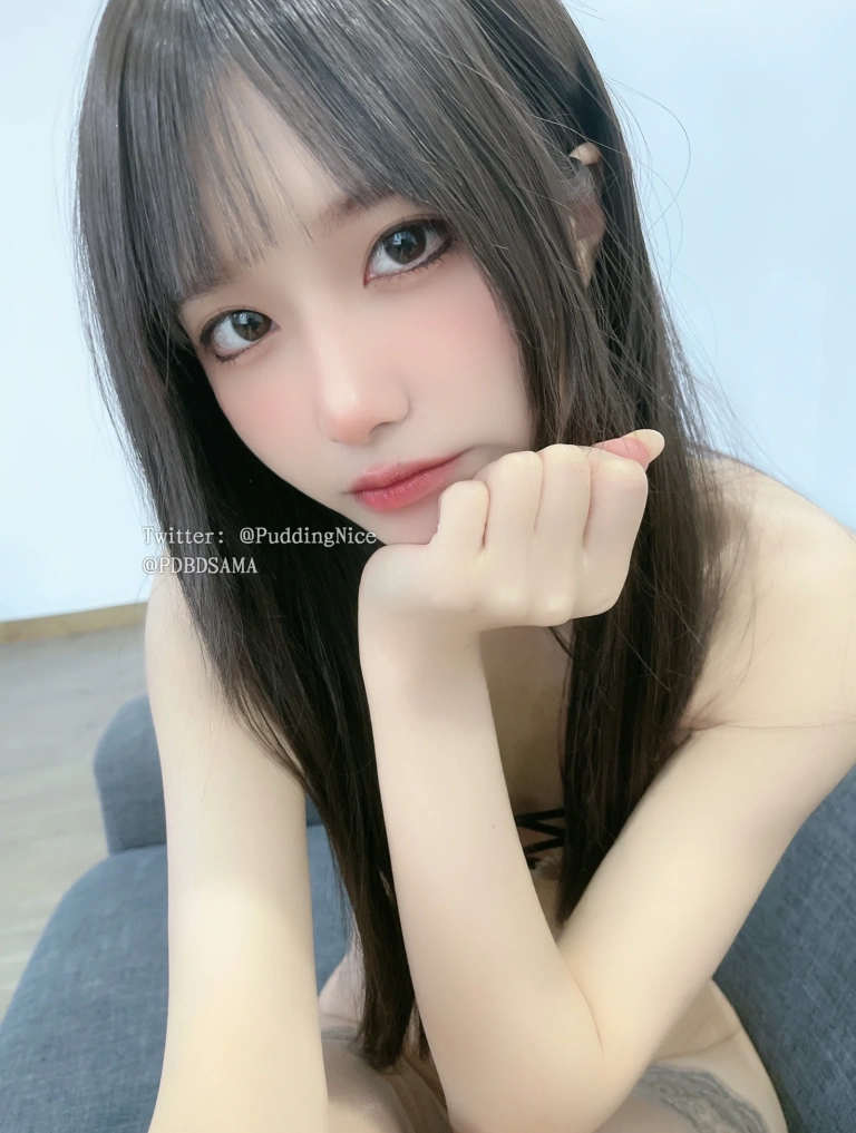 《吐司面包》｜布丁大法 · 40张写真、2 个视频