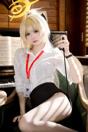 《蔚蓝档案 笑面教授OL》｜九柒喵 · 53张写真