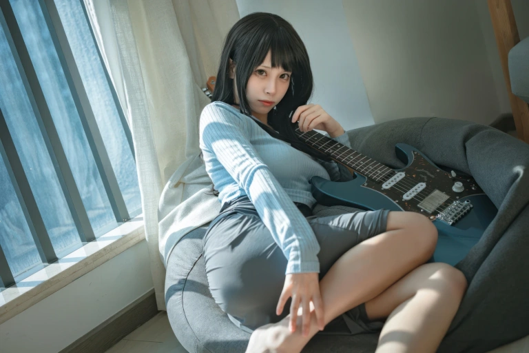 《吉他妹妹》｜三無人型 · 24张写真