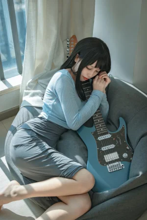 《吉他妹妹》｜三無人型 · 24张写真