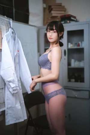 《医生姐姐》｜汪知子 · 34张写真