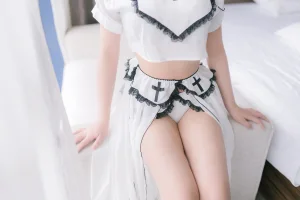 《纯白修女》｜抱走莫子 · 42张写真