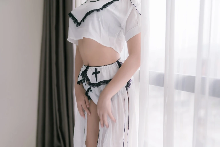 《纯白修女》｜抱走莫子 · 42张写真