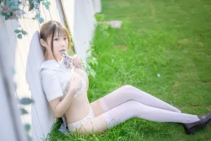 《阳光庭院制服》｜香草喵露露 · 50张写真