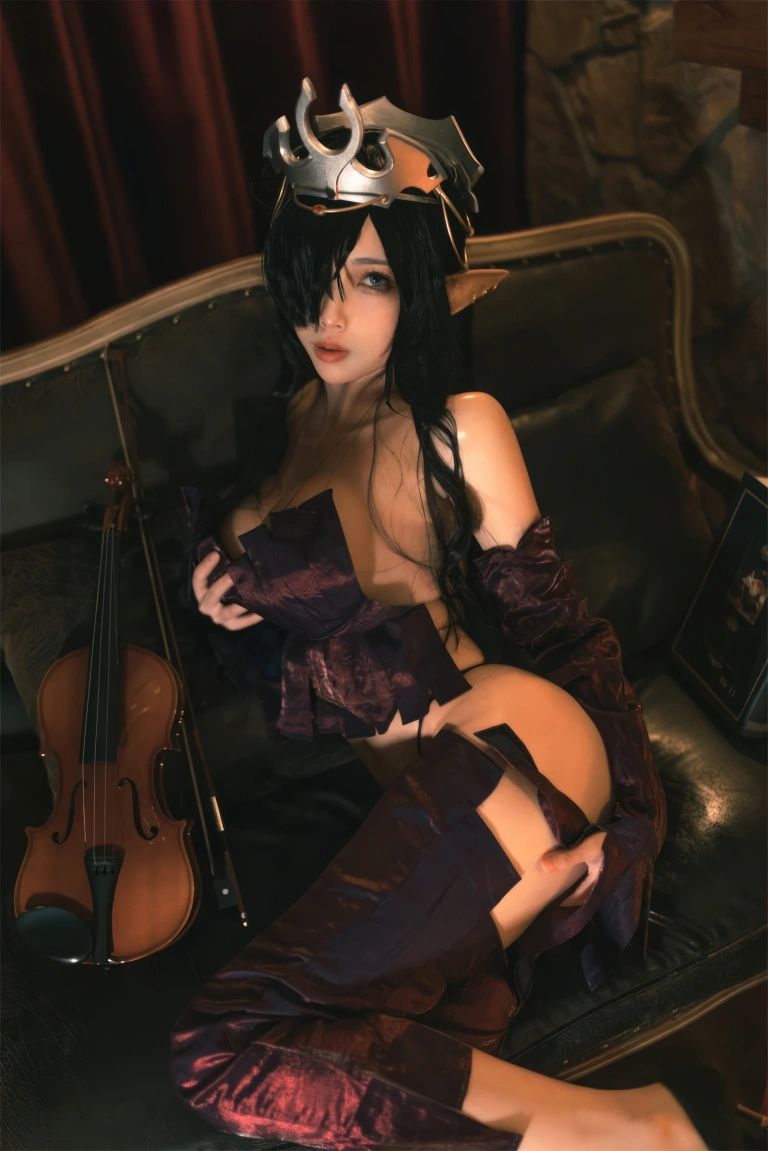 《黑兽 精灵女王》｜杏仁曲奇 · 60张写真