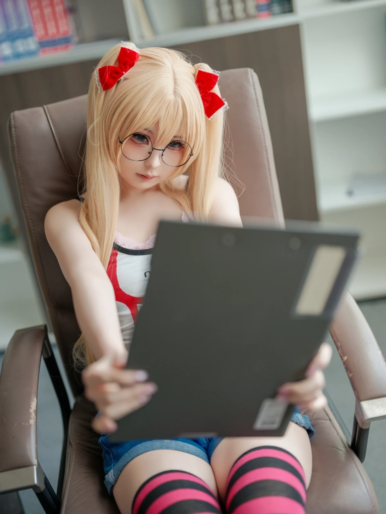 《鬼父 秋月爱莉》｜幼水铃衣 · 82张写真、1 个视频