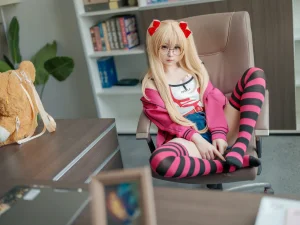 《鬼父 秋月爱莉》｜幼水铃衣 · 82张写真、1 个视频