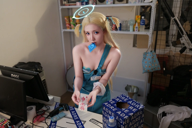 《小空天使便利店》｜小和甜酒 · 115张写真、1 个视频