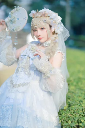 《霜雪星辰》｜是三不是世 · 23张写真