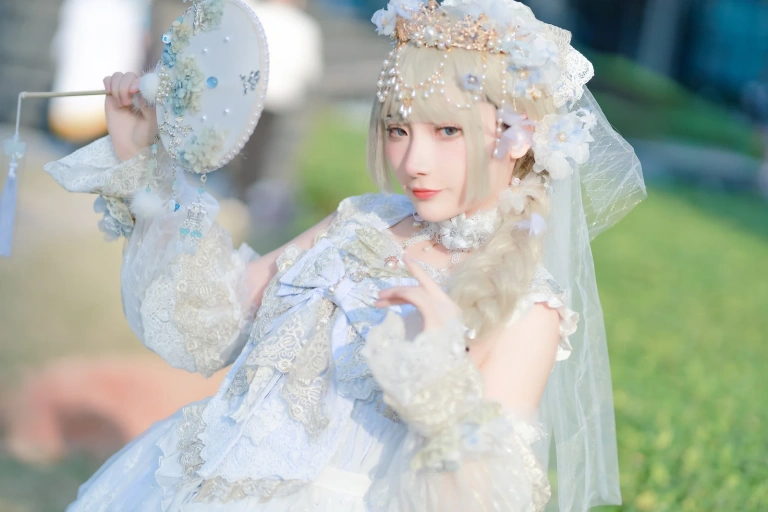 《霜雪星辰》｜是三不是世 · 23张写真