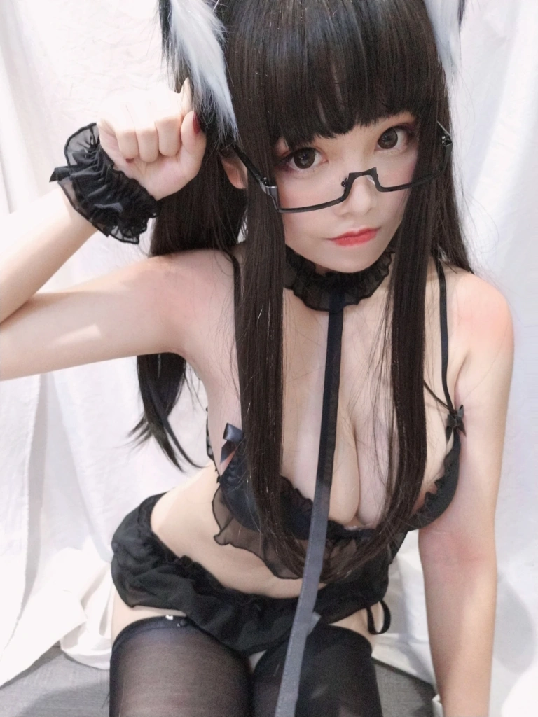 《眼镜猫娘》｜蜜汁猫裘 · 25张写真
