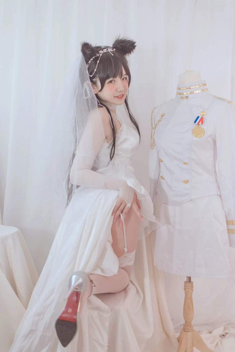 《爱宕婚纱》｜阿半今天很开心 · 36张写真