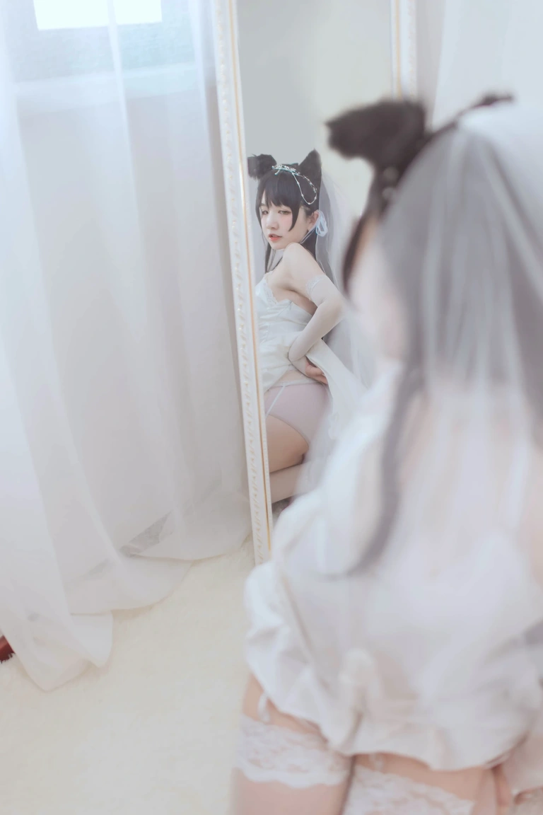 《爱宕婚纱》｜阿半今天很开心 · 36张写真