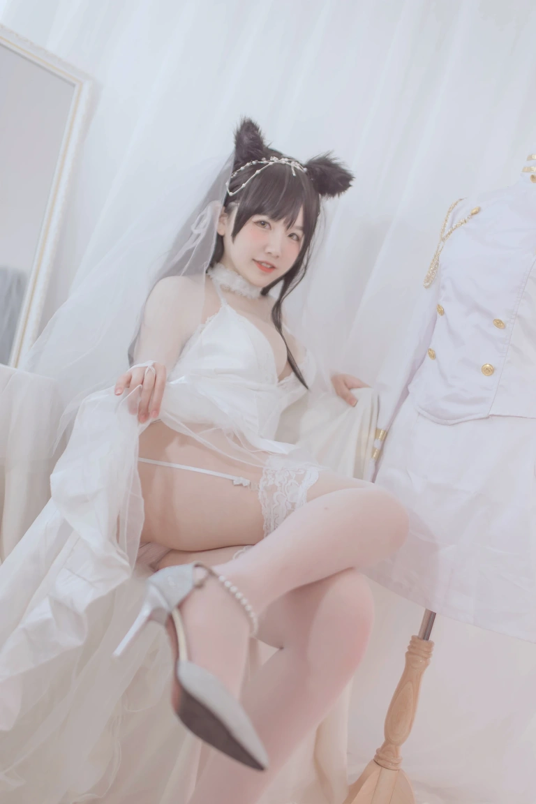 《爱宕婚纱》｜阿半今天很开心 · 36张写真