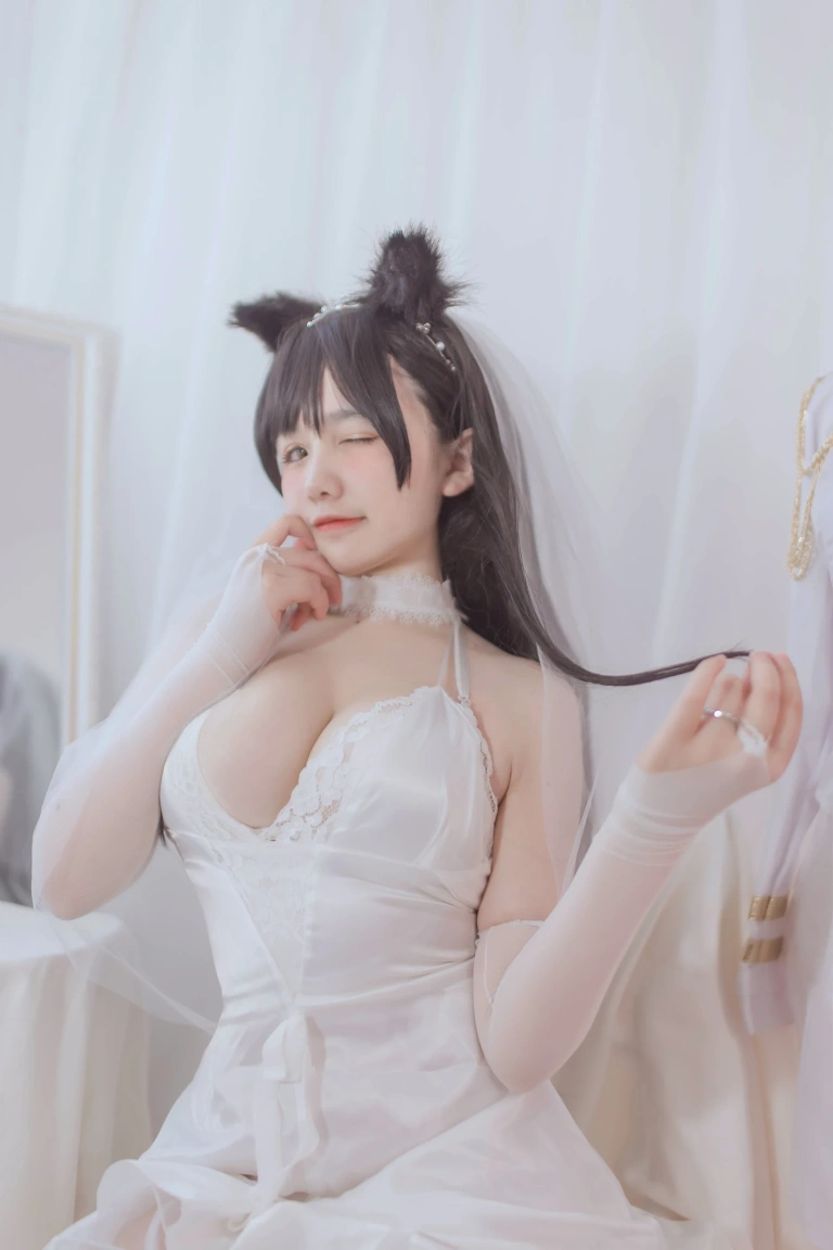 《爱宕婚纱》｜阿半今天很开心 · 36张写真