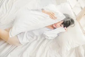 《白衬衫散发》｜桜桃喵 · 49张写真