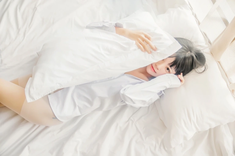 《白衬衫散发》｜桜桃喵 · 49张写真