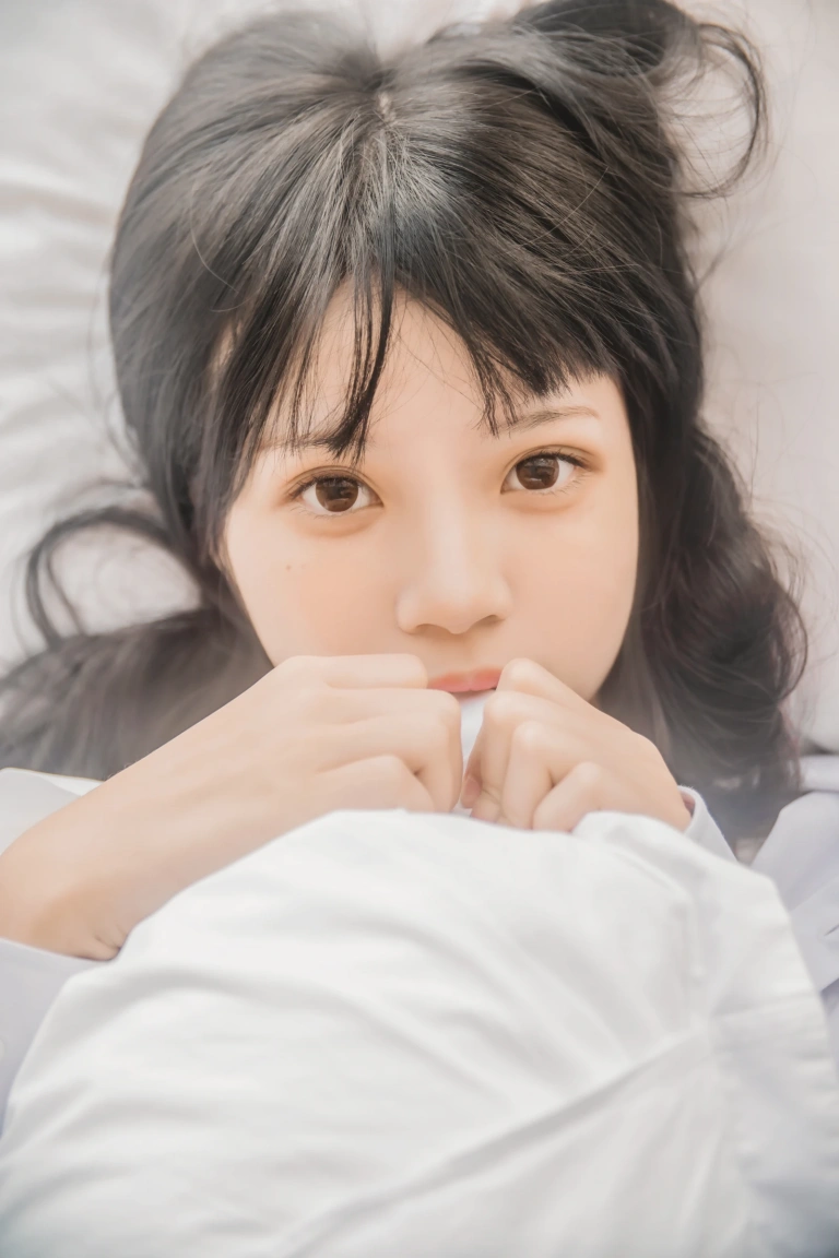 《白衬衫散发》｜桜桃喵 · 49张写真