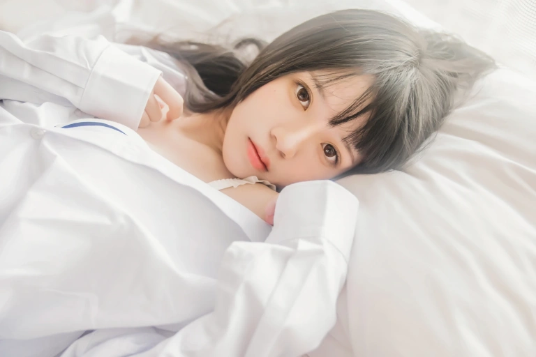 《白衬衫散发》｜桜桃喵 · 49张写真